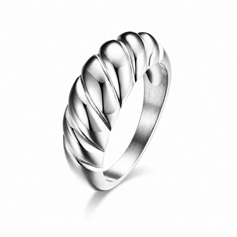 Lyna Twist Band Ring