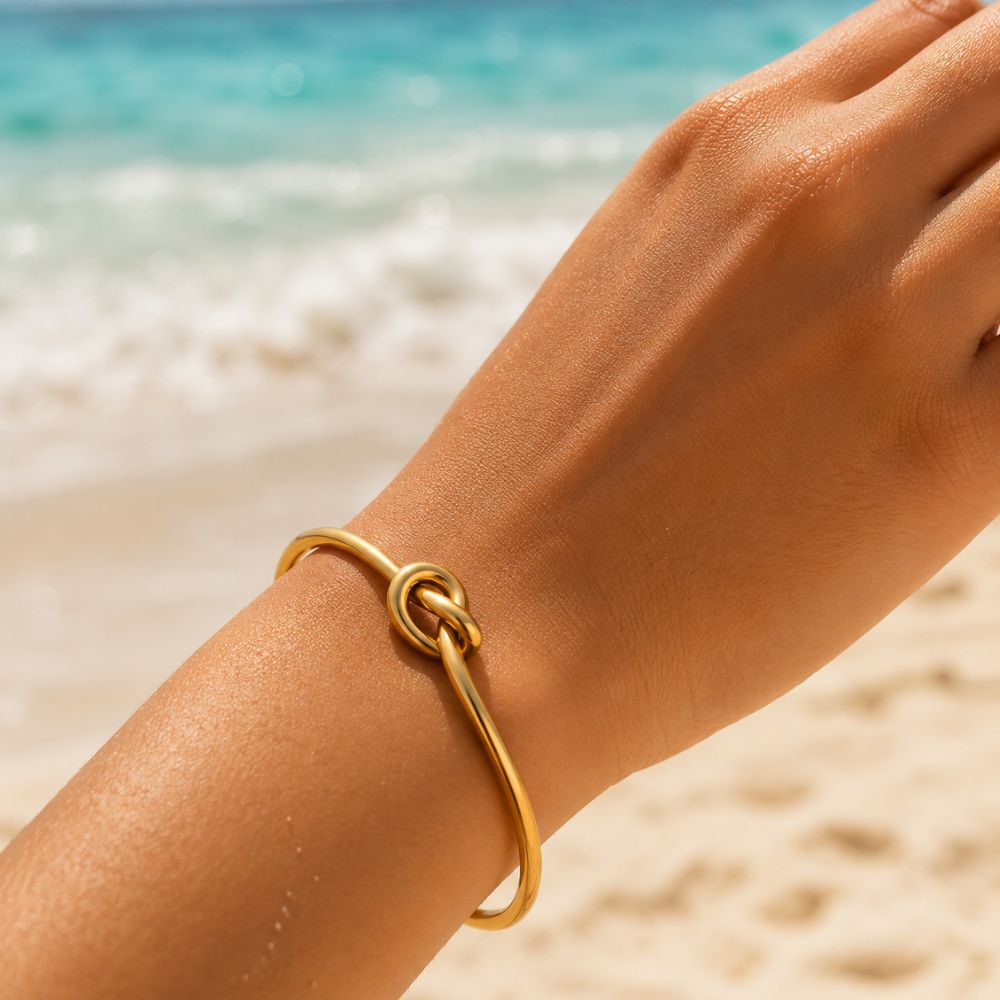Hera Twist Bangle