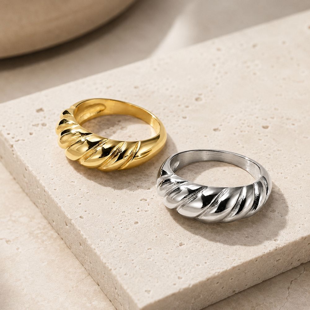 Lyna Twist Band Ring